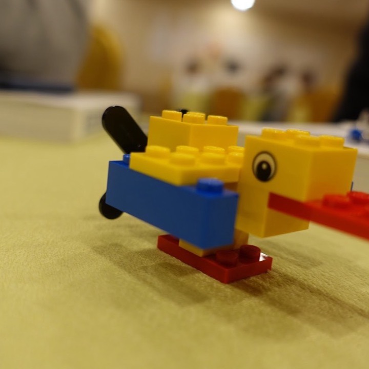참가자가 만든 서로 다른 LEGO® 오리 모델 4